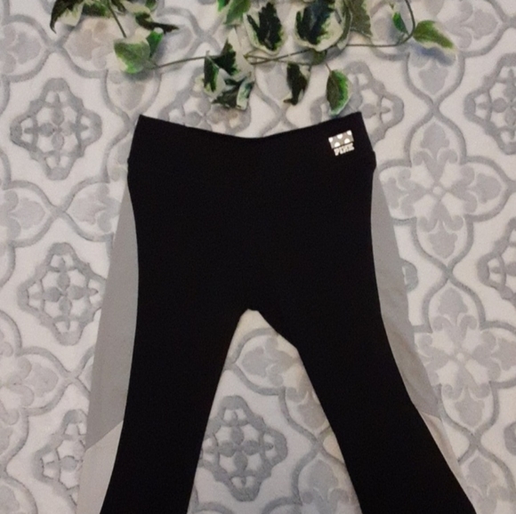 PINK Victoria's Secret Ultimate Leggings - Picture 10 of 16
